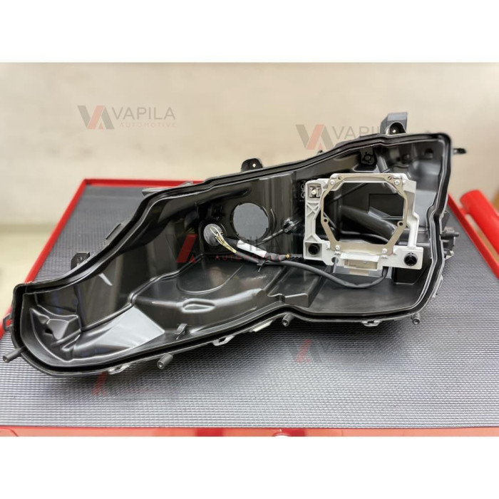 Перехідні рамки для заміни лінз Toyota Camry V70 LED