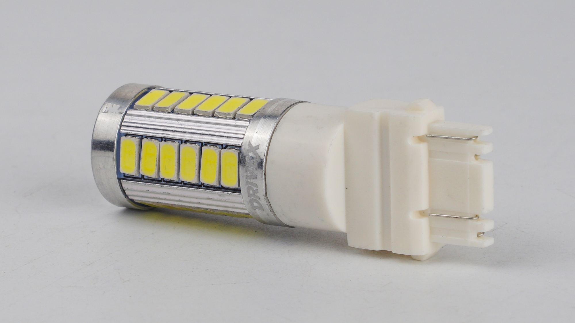 T25(2)-228 12V 1/3W 70/185Lm 3157/P27/7W base-16mm USA C