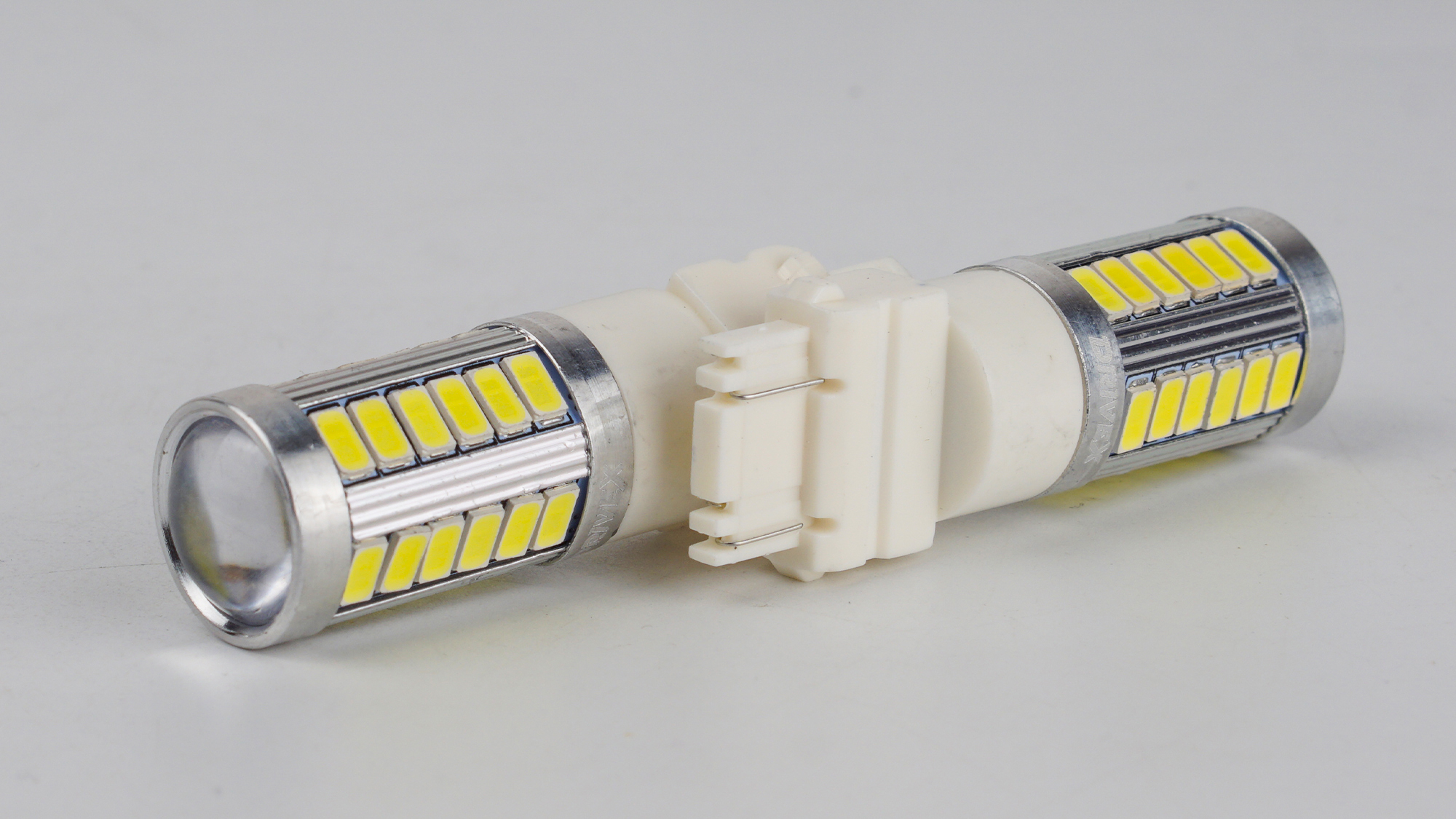 T25(2)-228 12V 1/3W 70/185Lm 3157/P27/7W base-16mm USA C