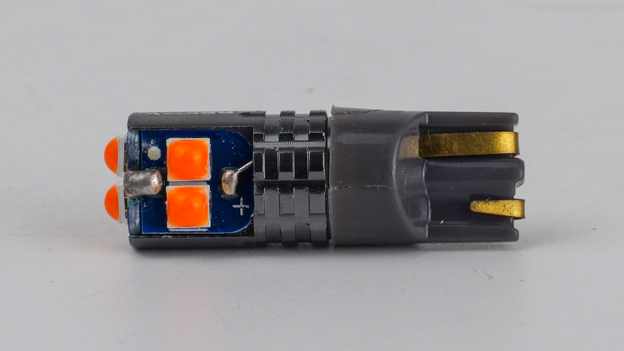 T10-228 Red 12-24V 1.7W 15Lm W5W base-10mm B