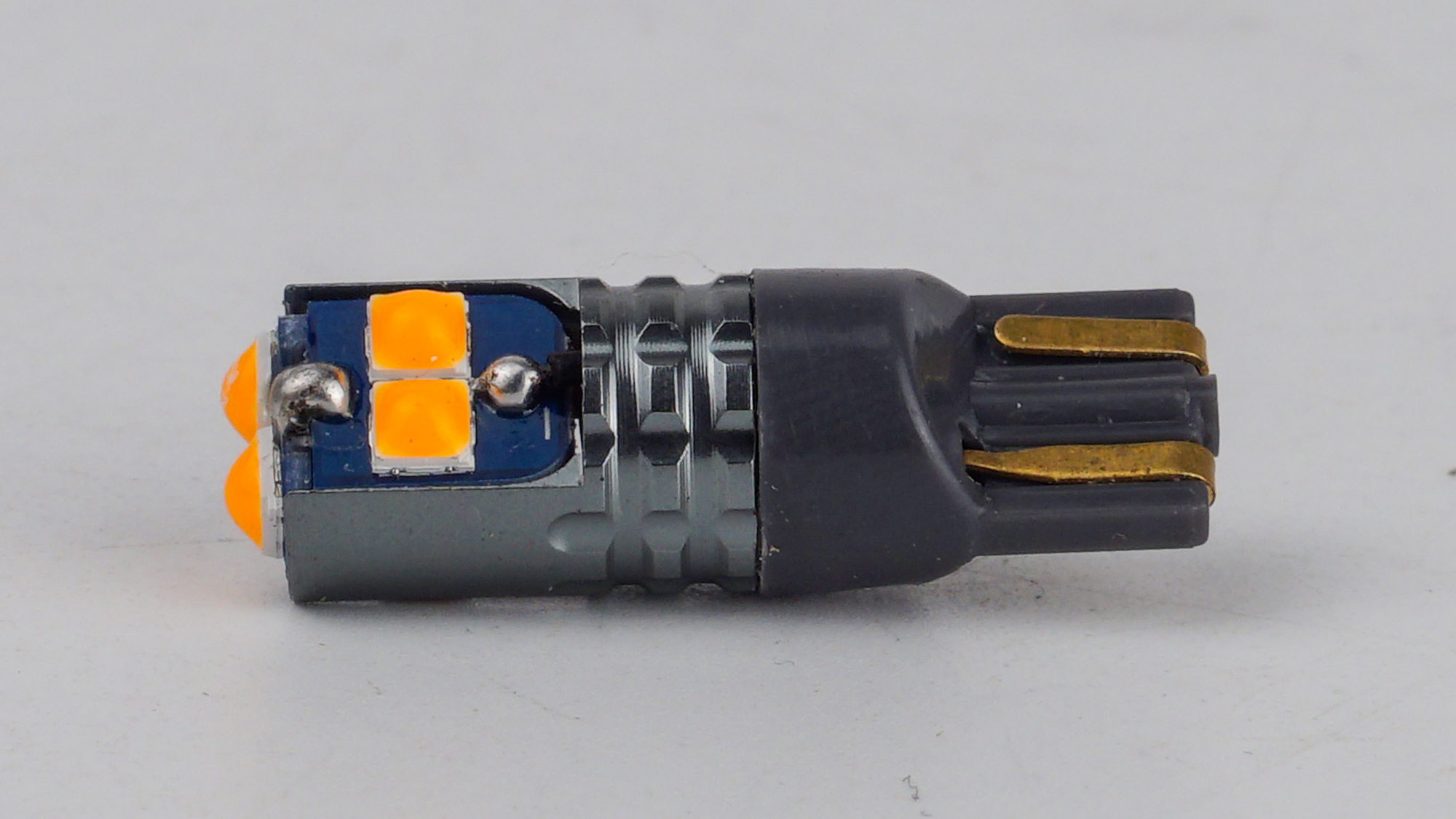 T10-228 Yellow 12-24V 1.7W 75Lm W5W base-10mm B