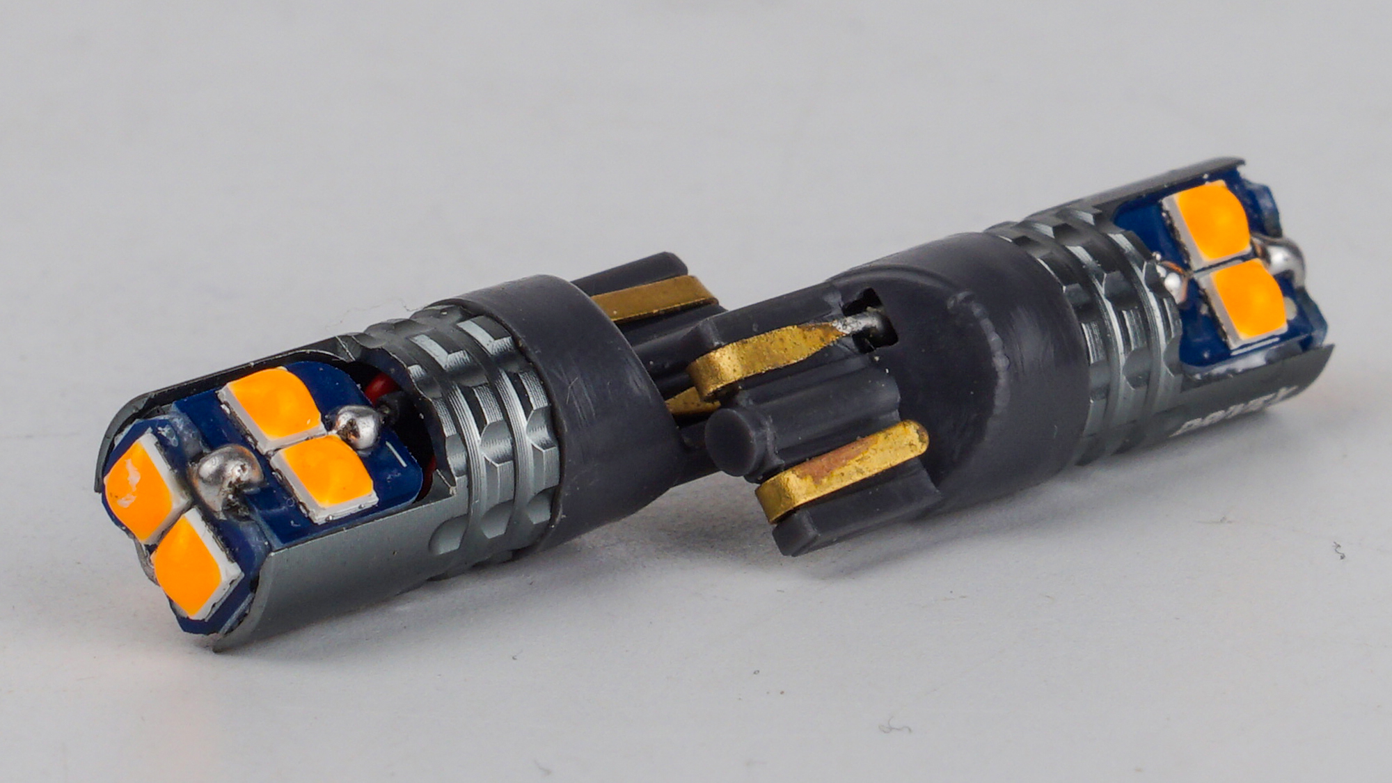 T10-228 Yellow 12-24V 1.7W 75Lm W5W base-10mm B