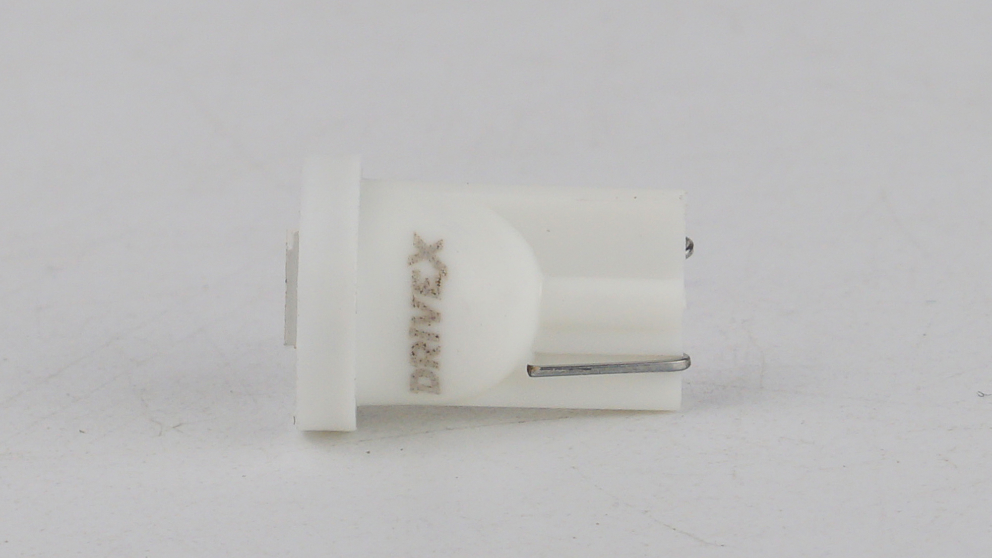 T10-244 White 12V 0.3W 10Lm W5W base-10mm C