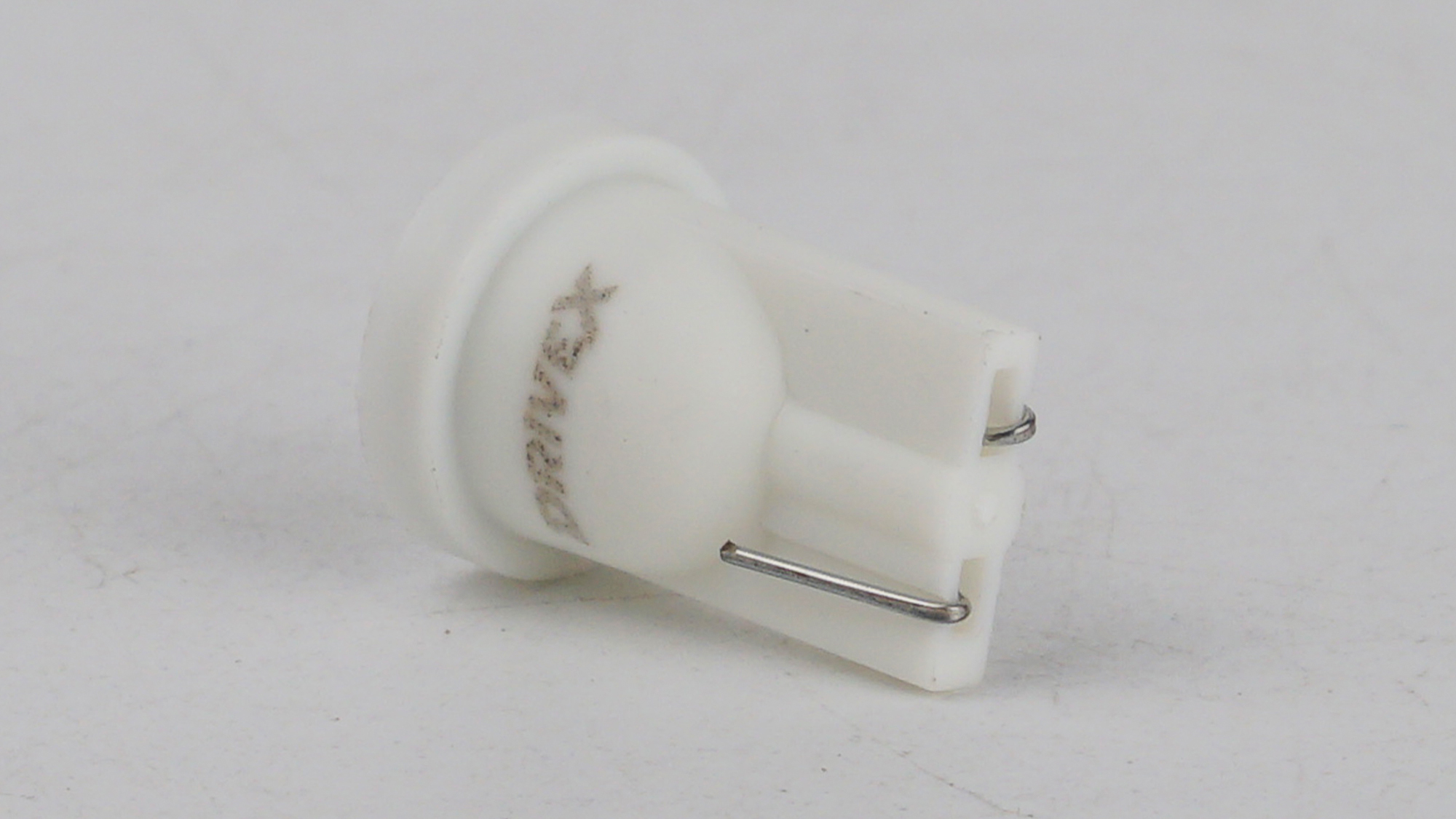 T10-244 White 12V 0.3W 10Lm W5W base-10mm C